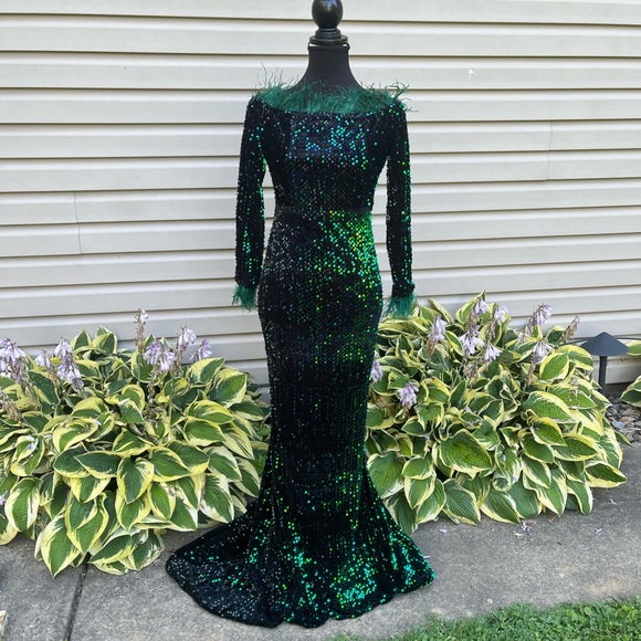 New Miss Ord Off Shoulder Feather Longsleeve Sequin Evening Maxi Dress Gown - Picture 7 of 12